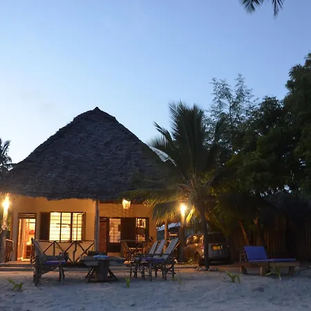 Lui Ushongo Beach House Pangani Exterior photo